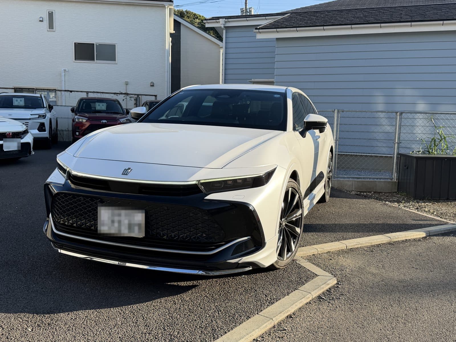 当社の代車 トヨタ クラウン(店舗前)